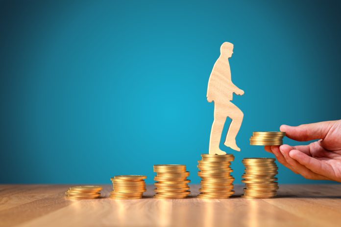 Return,On,Investment,,Growing,Savings,Or,Wage,Income,Concept.,Coins Transparence des salaires, bonne idée ?