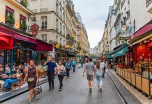 Tourisme de masse à Paris