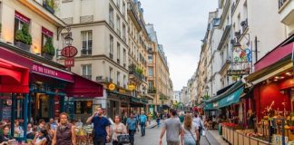 Tourisme de masse à Paris
