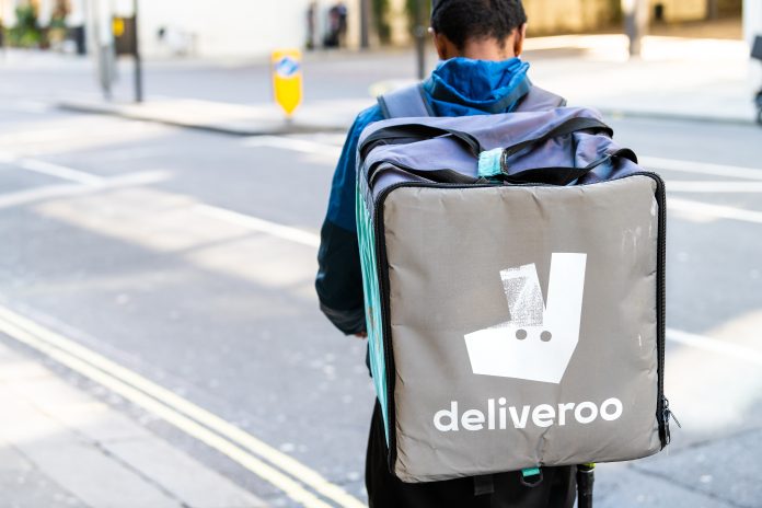 London,,Uk,-,September,13,,2018:,Deliveroo,Backpack,Man,With Conditions de travail des livreurs