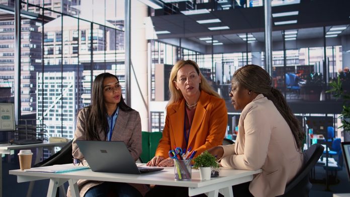 Focused,Director,And,Her,Team,Engage,In,A,Video,Call Que peuvent apporter les docteurs en entreprise ?