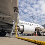 Le secteur de l'aviation pollue. Pour y remédier, les entreprises expérimentent le carburant de synthèse.