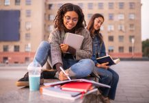 L’université américaine à Paris séduit les bacheliers