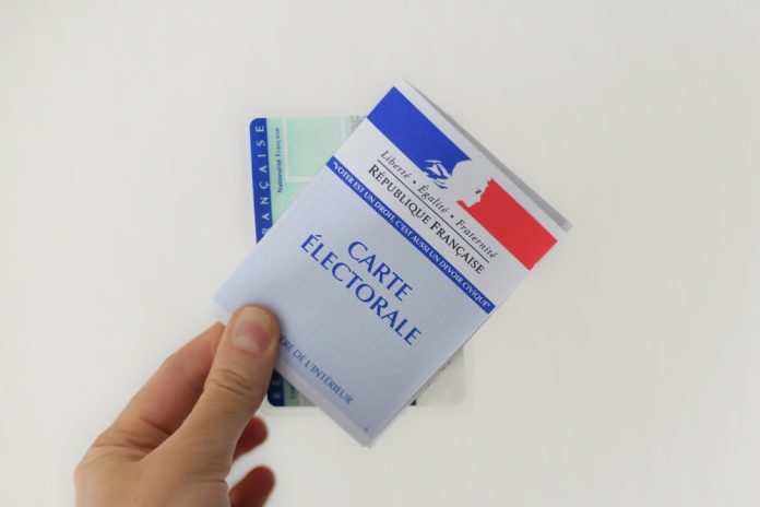 Paris,,France,-,March,09,,2020:,A,Hand,Holds,A Présidentielles 2027