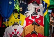 Les prix des maillots continuent d'augmenter. Un business encore florissant.