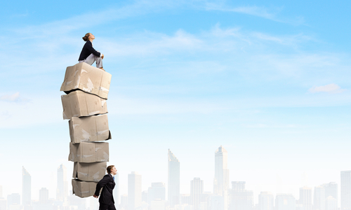 Businessman,Carrying,Big,Stack,Of,Carton,Boxes Duralex, le rêve coopératif s'effondre !