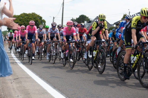 Smeerebbe-vloerzegem,,Belgium.,July,6,,2019.,The,Tour,De,France,Passes Le Tour de France 2026 s’est lancé ce week-end, pour un mois de course dans toute la France.