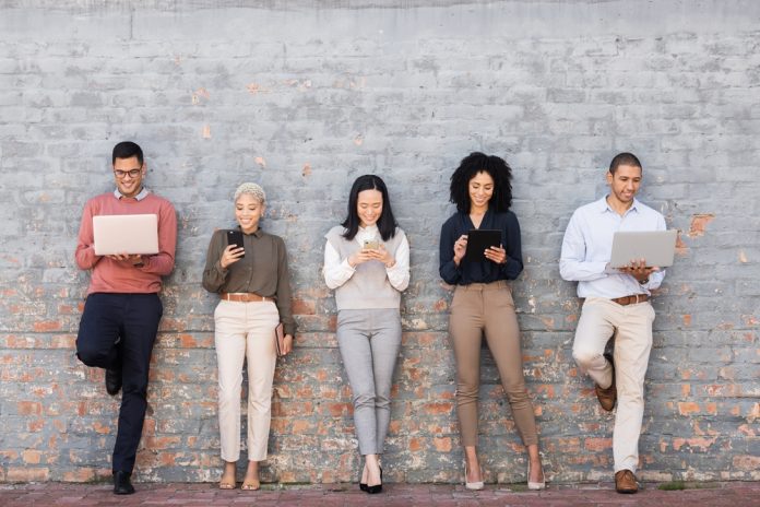 Recruitment,,Technology,And,People,In,Waiting,Room,For,Job,Search, Les jeunes et l'emploi