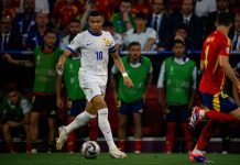 Le contrat qui liait Kylian Mbappé à Nike a pris fin. À la place, le joueur français s'est tourné vers On.