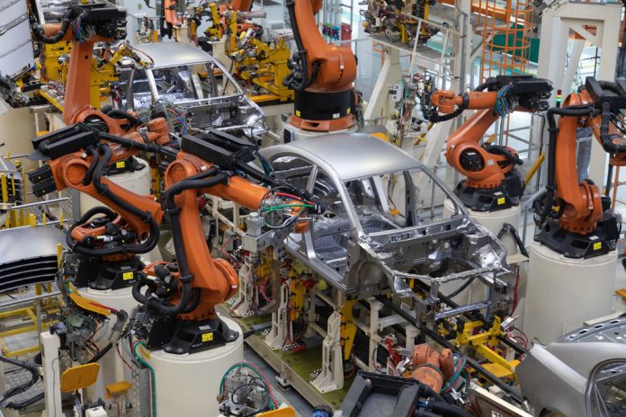 L'industrie automobile représente 7 % du PIB de l'UE. Alors, l'Europe cherche à se mobiliser face à la concurrence chinoise.