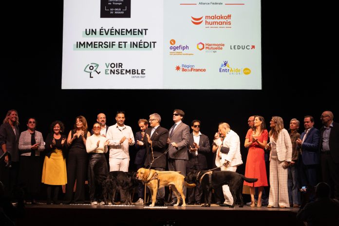 Photos groupe scène fin AUDELADUREGARD Au-delà du regard